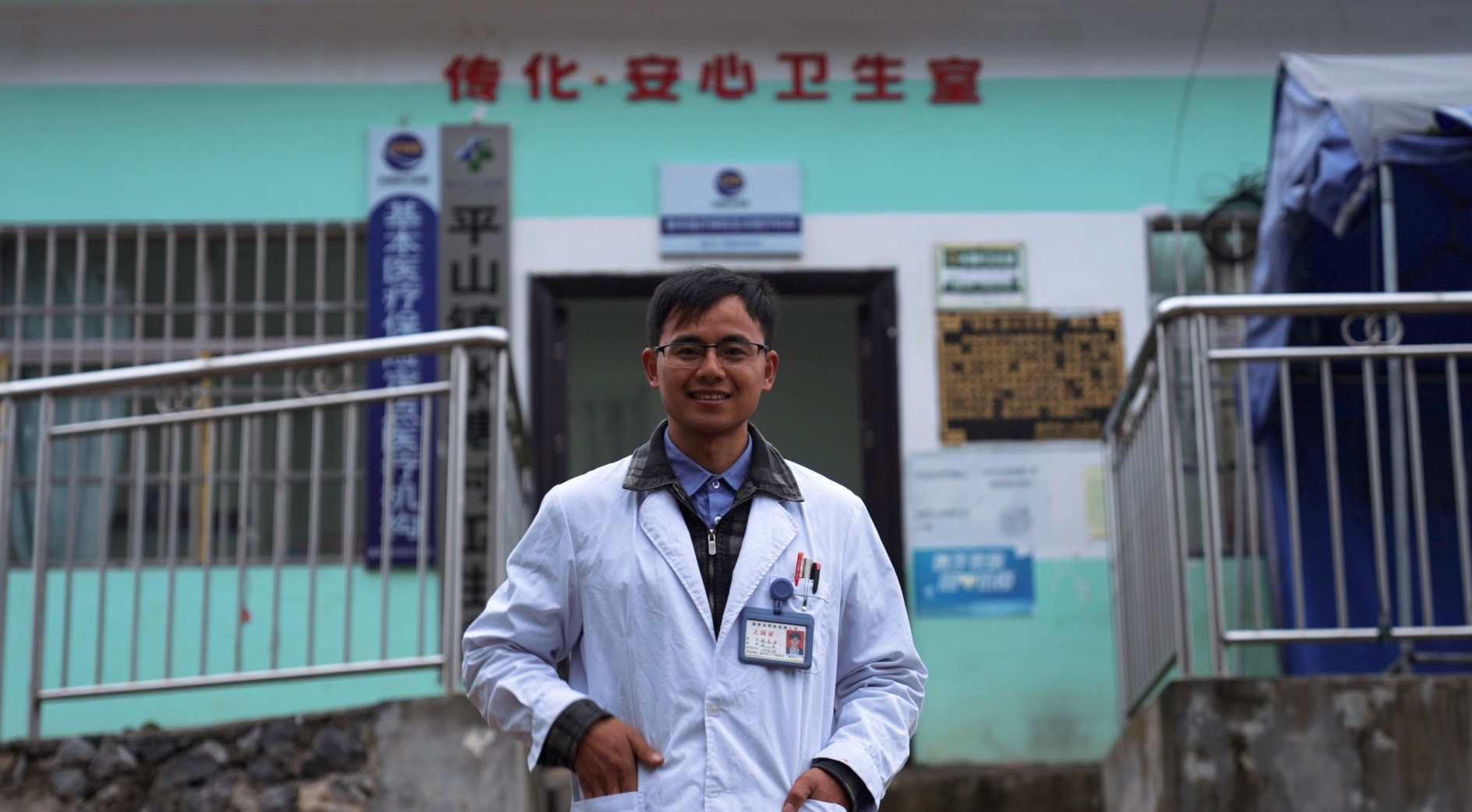 16420591734486696zie.jpg 村医张先国.jpg